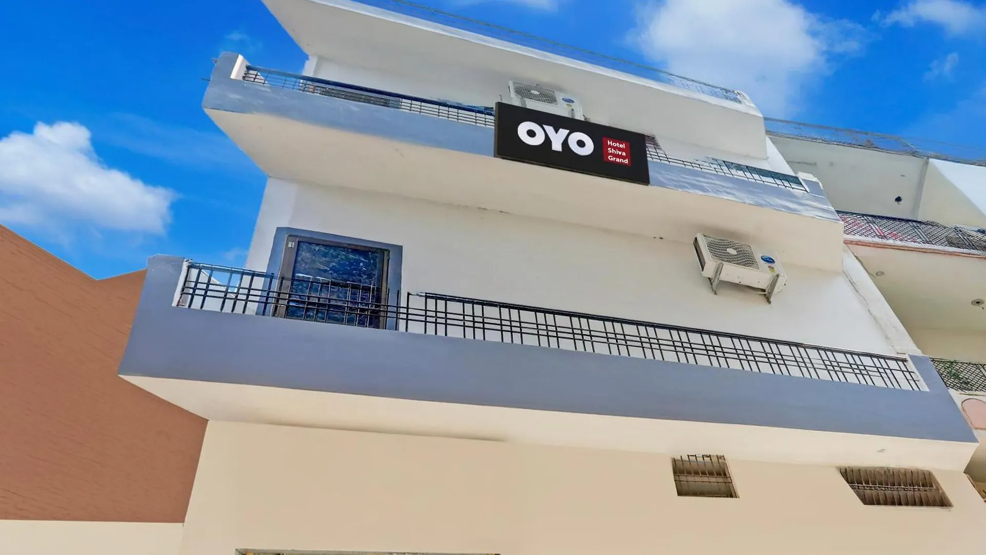 Hotel O Shiva Grand Βαρανάσι