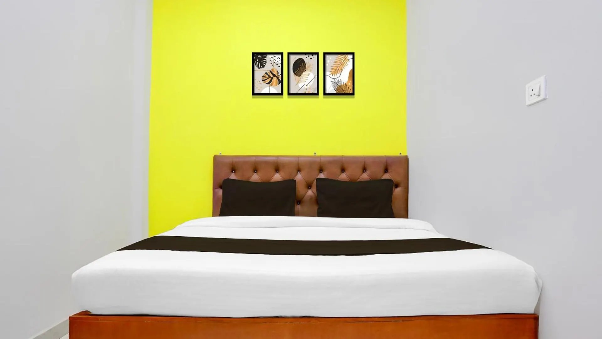 Hotel O Shiva Grand Βαρανάσι