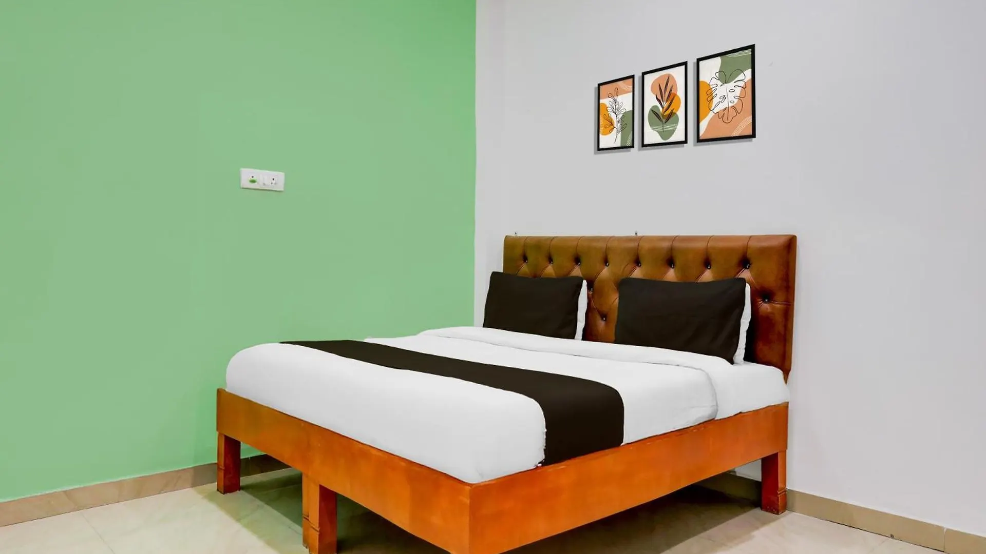 Hotel O Shiva Grand Varanasi 3*,  India
