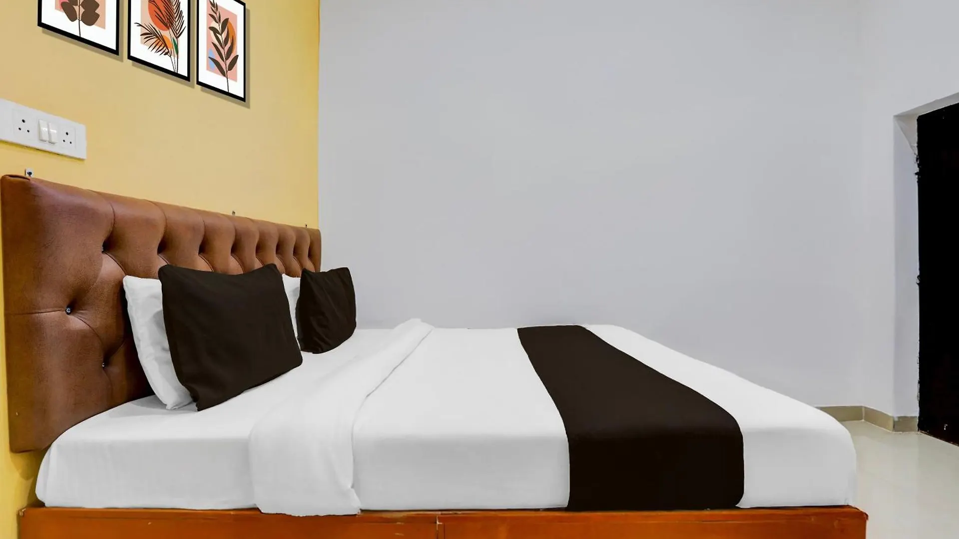 Hotel O Shiva Grand Varanasi