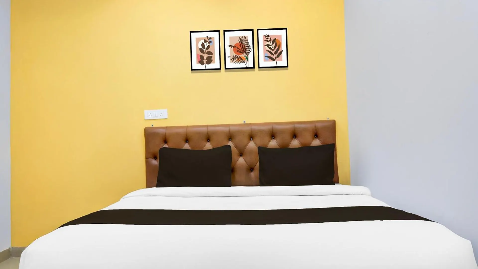 Hotel O Shiva Grand Varanasi